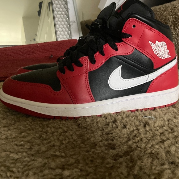 Retro Jordan 1 - Picture 1 of 3